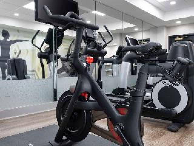Desportos y Entretenimento