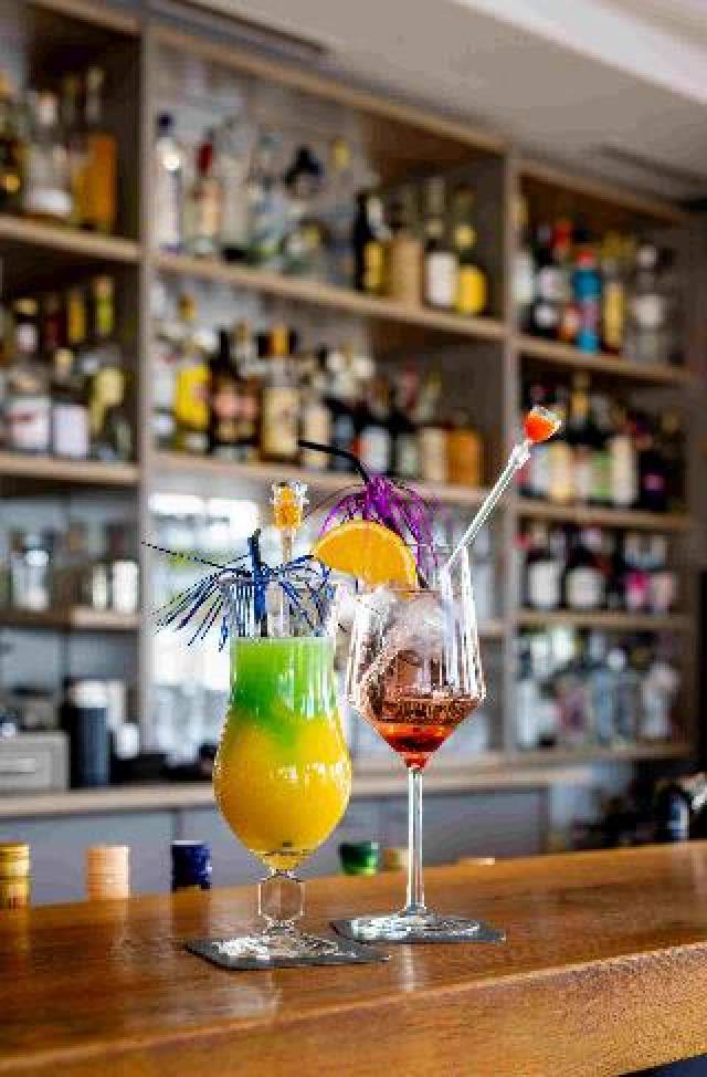 Bar