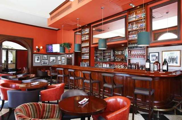 Bar