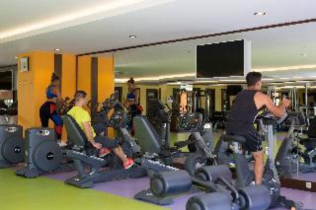 Desportos y Entretenimento