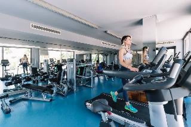 Desportos y Entretenimento