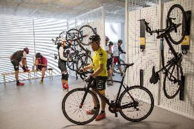 Desportos y Entretenimento