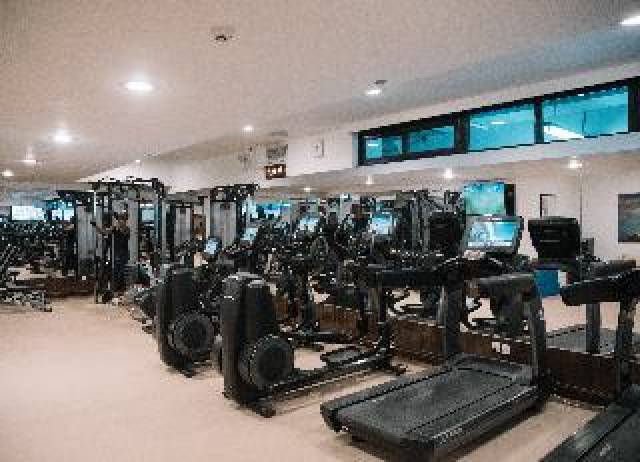 Desportos y Entretenimento