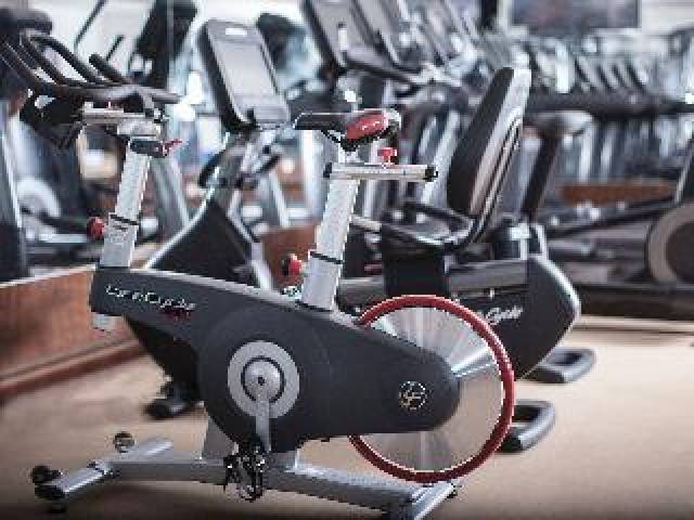 Desportos y Entretenimento