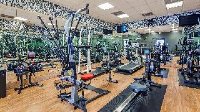 Desportos y Entretenimento