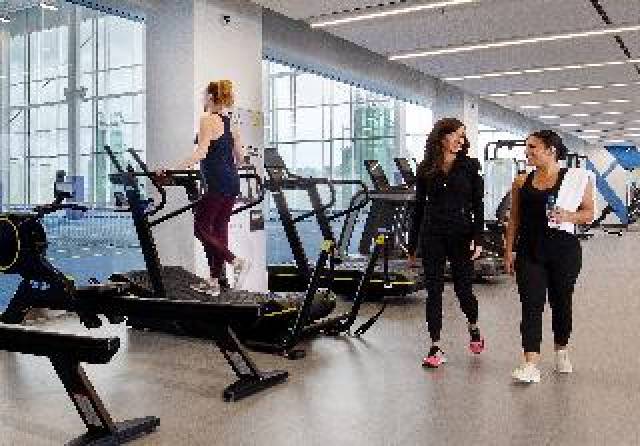 Desportos y Entretenimento