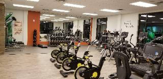Desportos y Entretenimento