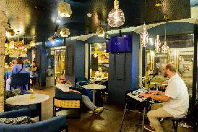 Bar