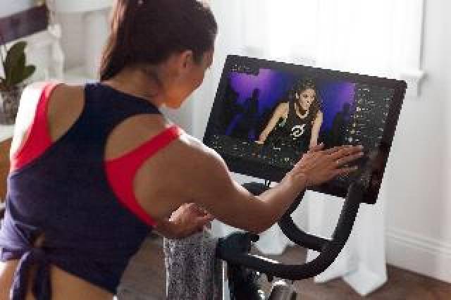 Desportos y Entretenimento