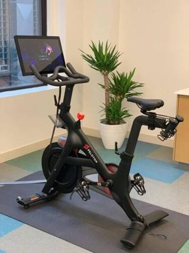 Desportos y Entretenimento