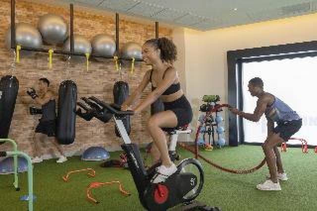 Desportos y Entretenimento