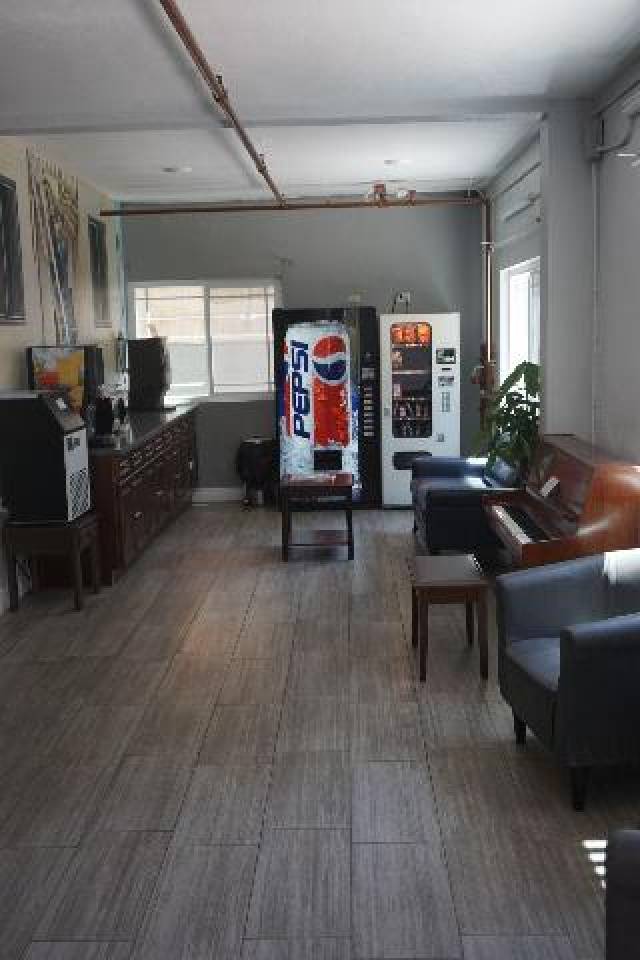 Bar