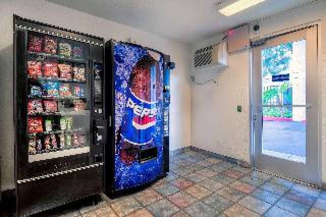 Desportos y Entretenimento
