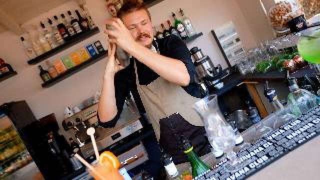 Bar