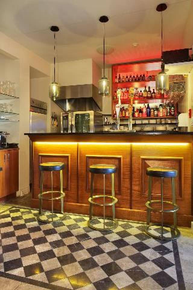 Bar