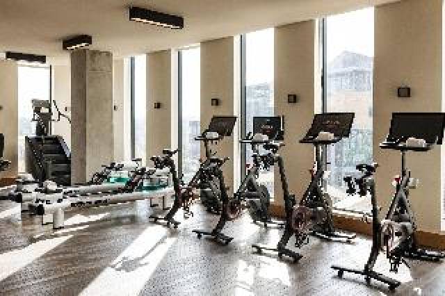 Desportos y Entretenimento