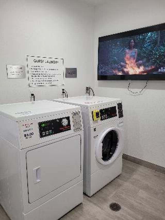 Desportos y Entretenimento