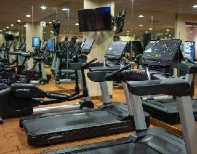 Desportos y Entretenimento