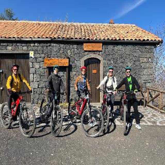 Desportos y Entretenimento