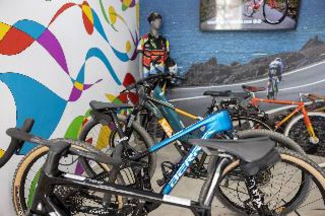 Desportos y Entretenimento