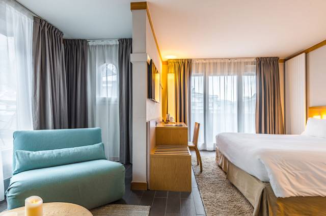 Quarto duplo luxo com cama extra