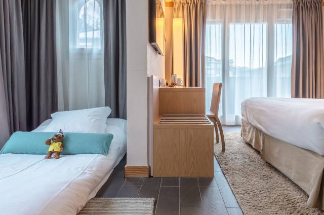 Quarto duplo luxo com cama extra