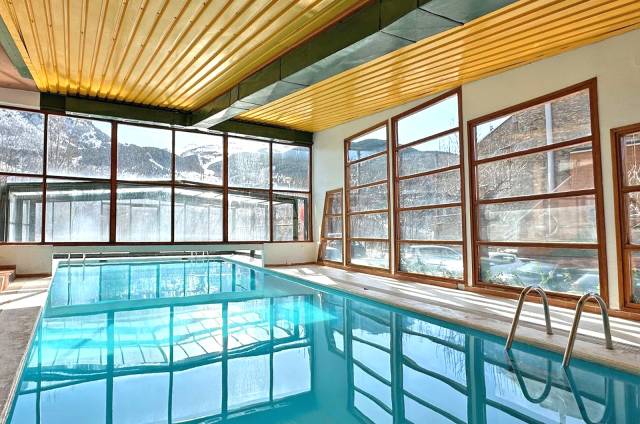 Piscina interior