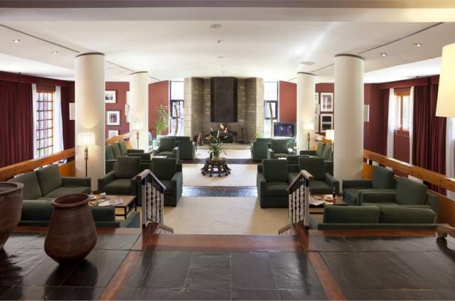 Sala de estar com lareira