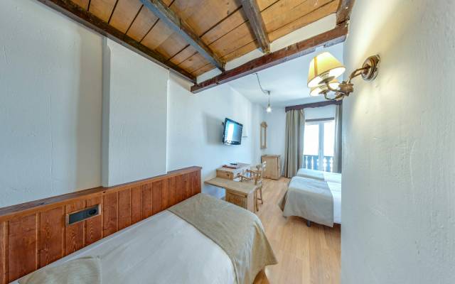 Quarto duplo com cama extra