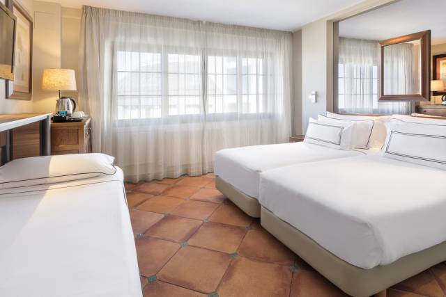 Quarto duplo com cama extra
