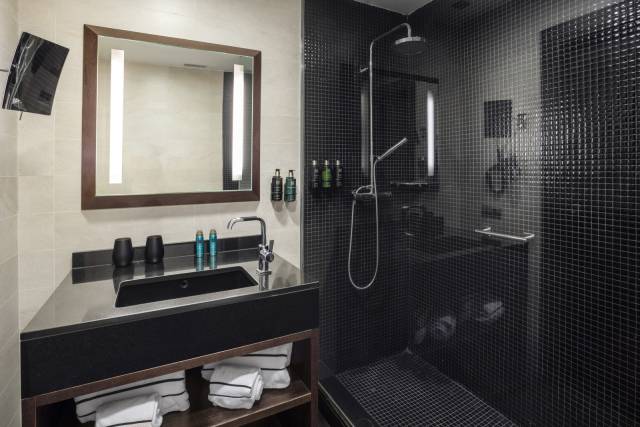 Casa de banho Suite/Junior Suite The Level com jacuzzi