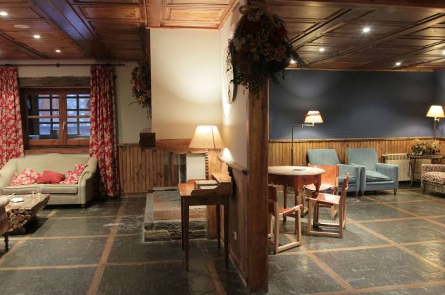 Sala de estar com lareira