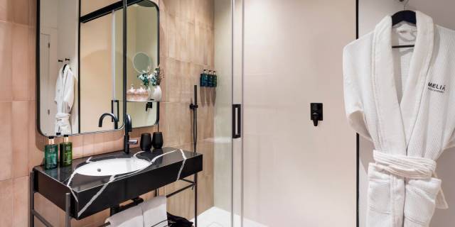 Quarto The Level Premium com Varanda
