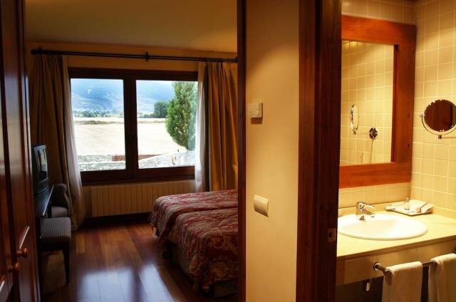 Quarto duplo vista montanha