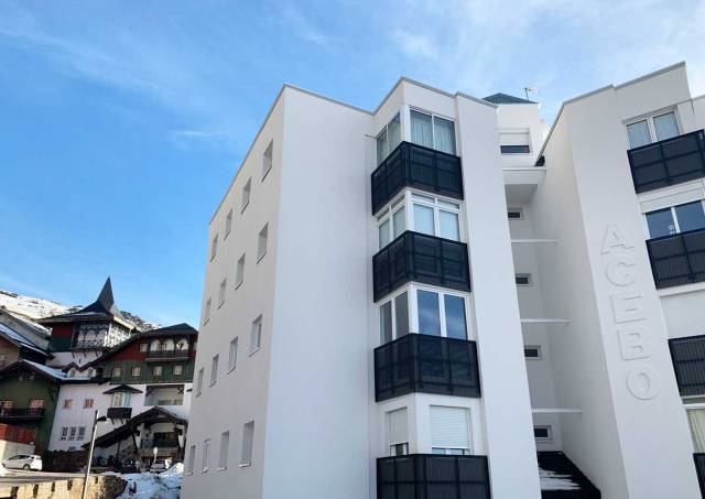 Vista exterior edifício Acebo