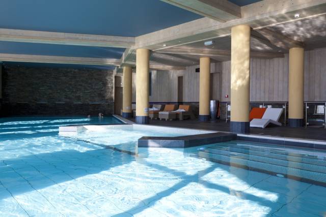 Piscina interior		