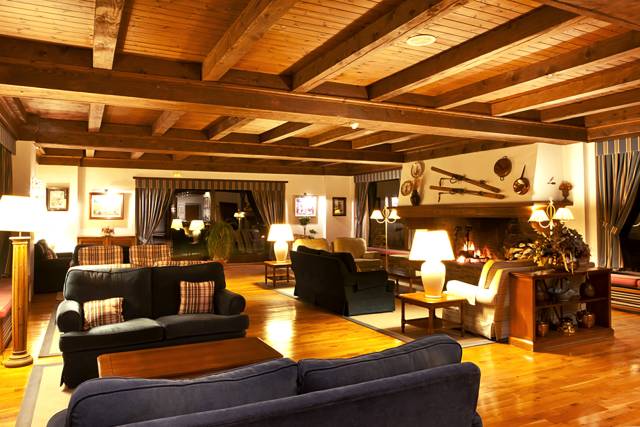 Sala de estar com lareira