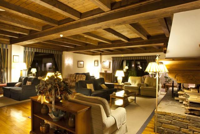 Sala de estar com lareira