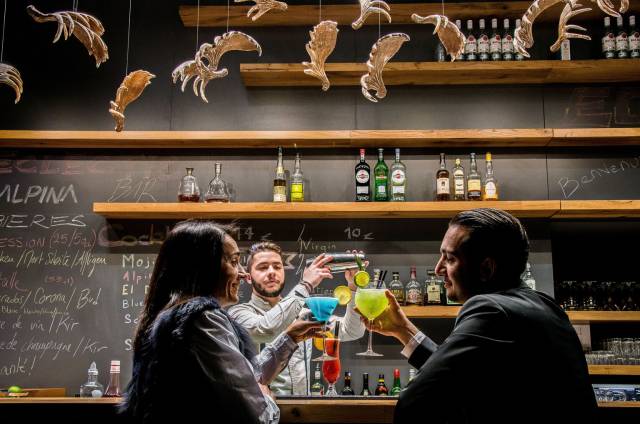 Bar