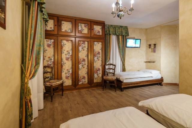 Quarto duplo com cama extra