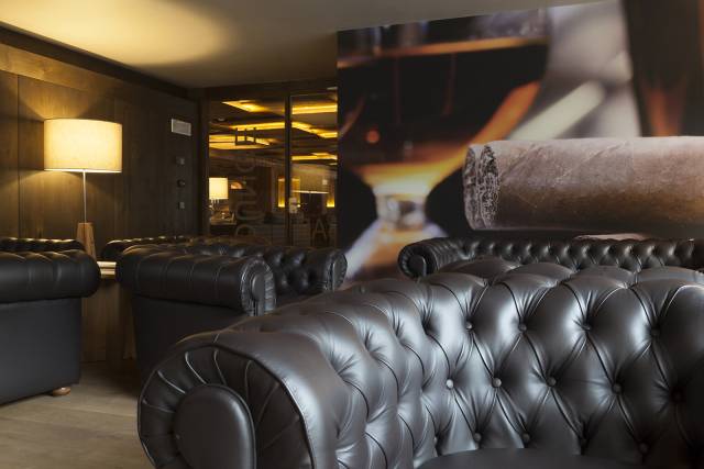 Sala de estar com lareira