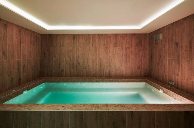 Jacuzzi