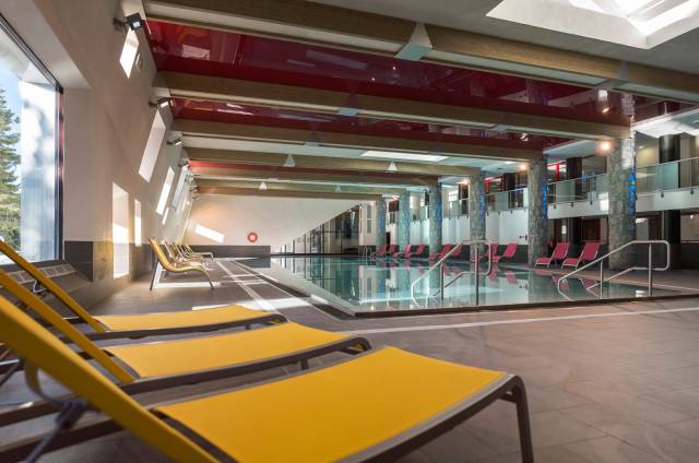 Piscina interior		