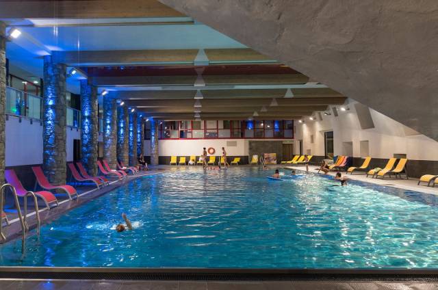 Piscina interior		