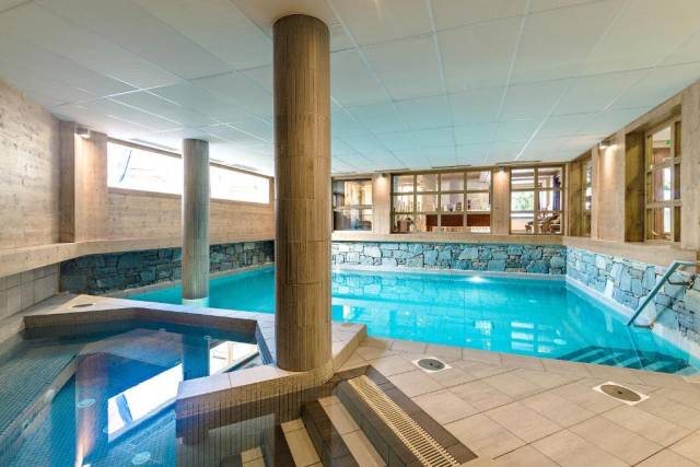 Piscina interior	