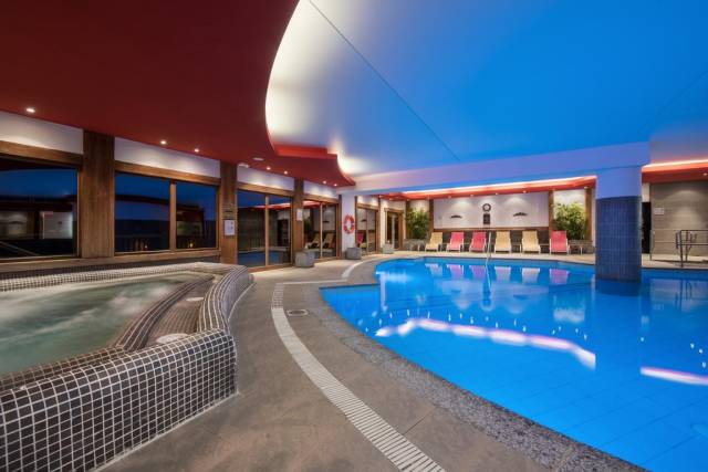 Jacuzzi/ piscina interior