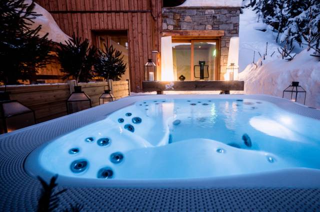 Jacuzzi exterior