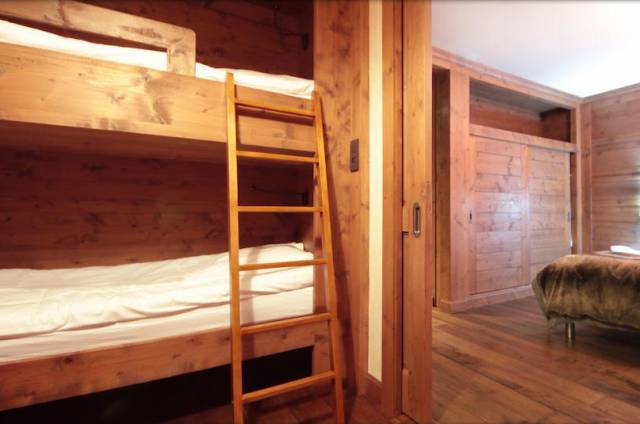 Quarto duplo com duas camas extras