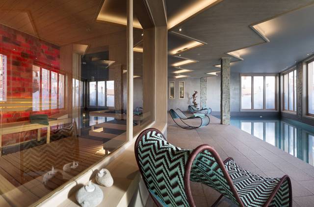 Piscina interior	