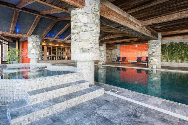 Piscina interior	